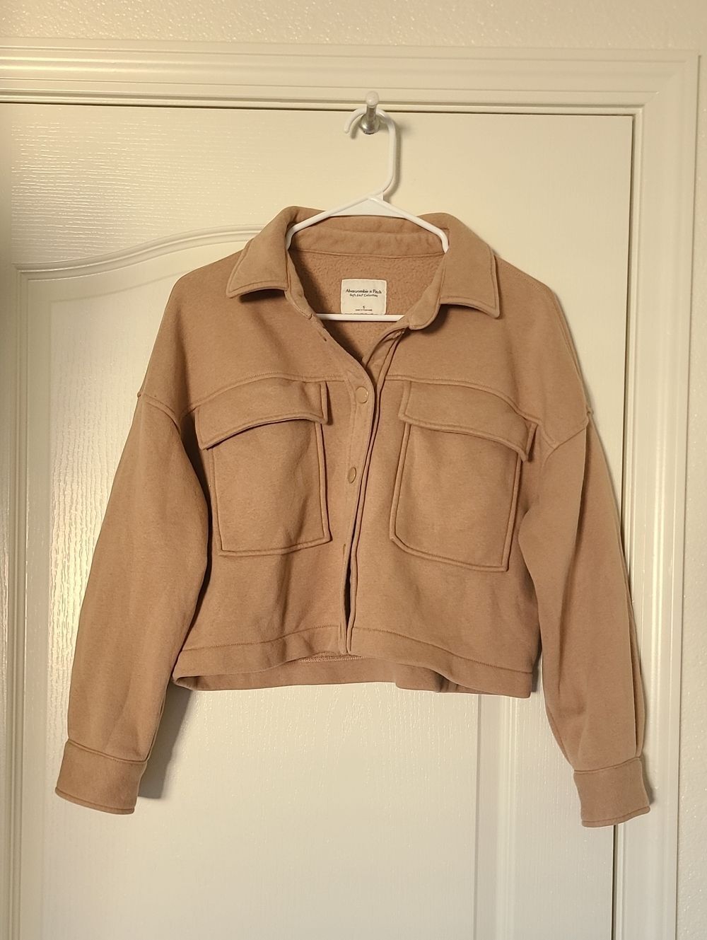 Abercrombie & Fitch Cropped Fleece Shirt Jacket shacket softaf Small Tan Fall